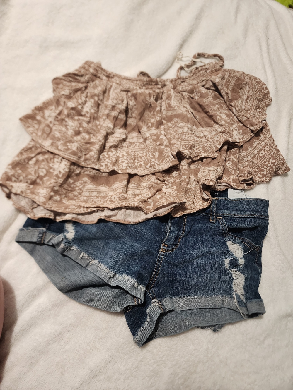 Mustard Seed Taupe Paisley Off-Shoulder Ruffle Crop Top